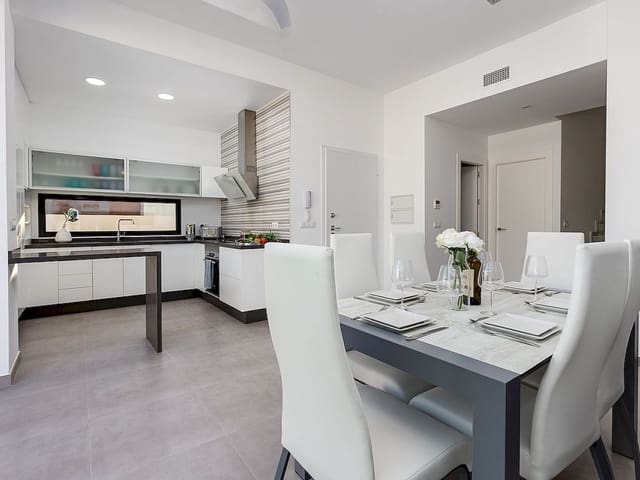 3 soveværelse Villa til salg i Pilar de la Horadada med swimmingpool garage - € 448.000 (Ref: 9818410)