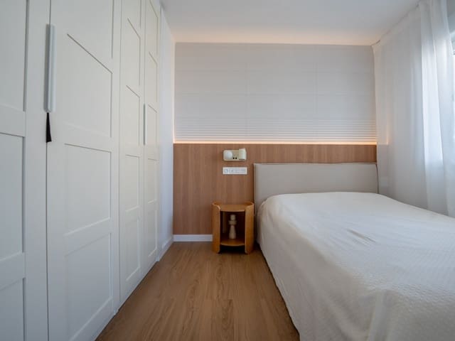 2 Zimmer Apartment zu verkaufen in Torrevieja mit Pool - 220.000 € (Ref: 9831964)