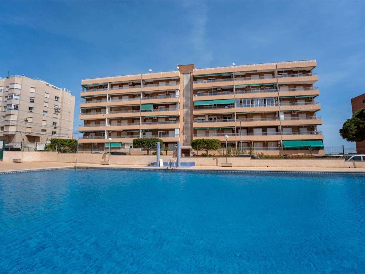 2 bedroom Apartment for sale in Torrevieja with pool - € 249,000 (Ref: 9831964)