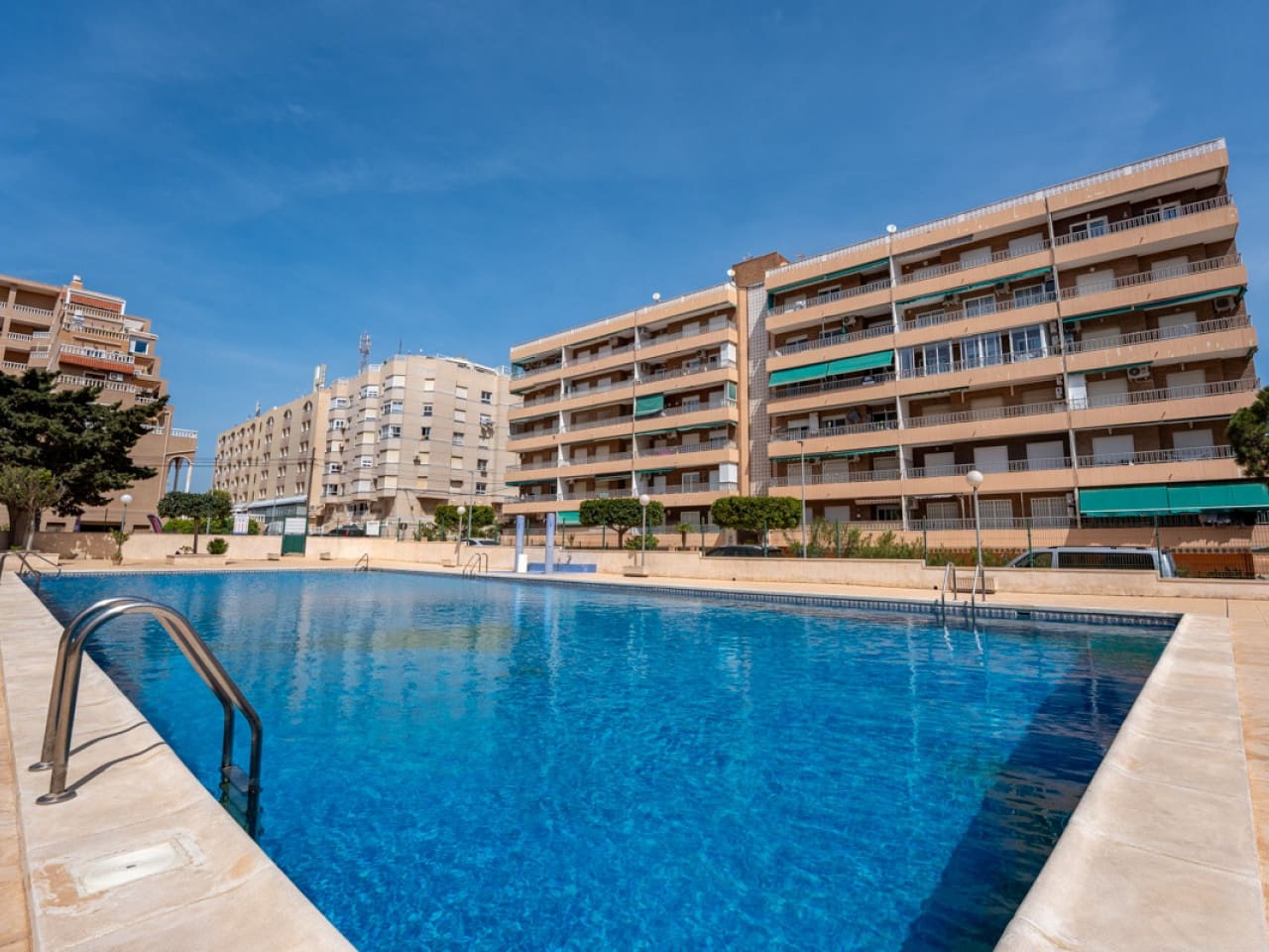 2 bedroom Apartment for sale in Torrevieja with pool - € 249,000 (Ref: 9831964)