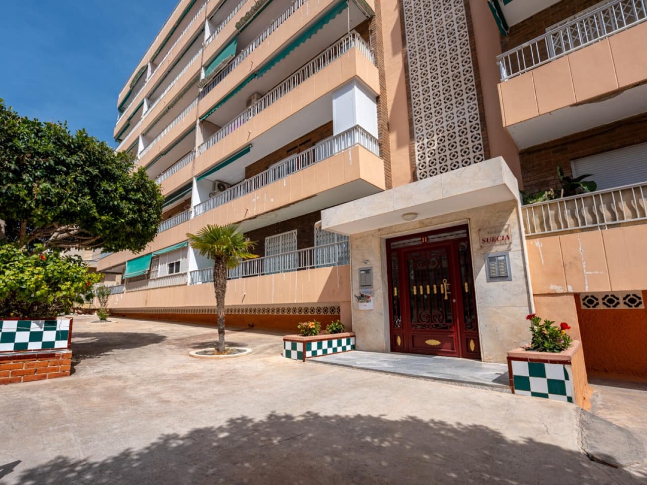 2 bedroom Apartment for sale in Torrevieja with pool - € 249,000 (Ref: 9831964)