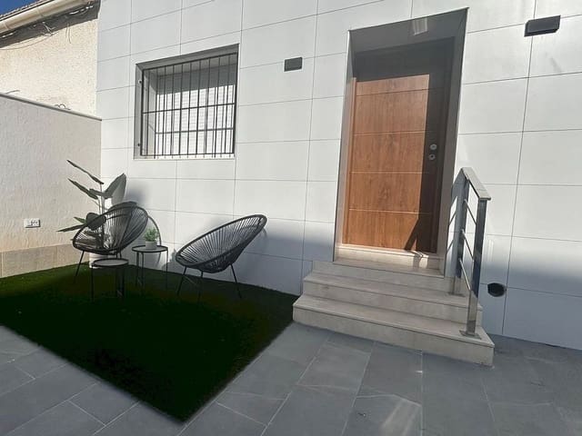 Chalet de 3 habitaciones en San Javier en venta con piscina - 270.000 € (Ref: 9851990)