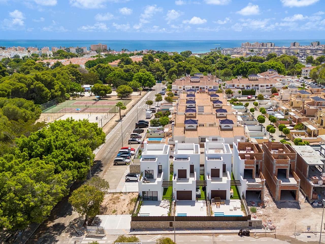 Chalet de 4 habitaciones en Pilar de la Horadada en venta con piscina garaje - 729.900 € (Ref: 9892672)