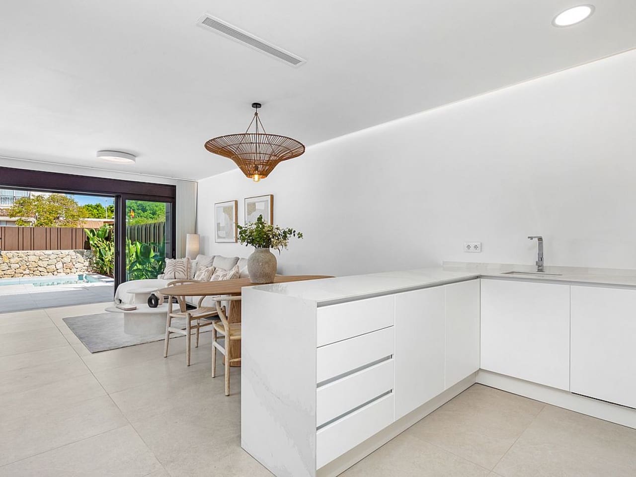 Chalet de 4 habitaciones en Pilar de la Horadada en venta con piscina garaje - 729.900 € (Ref: 9892672)