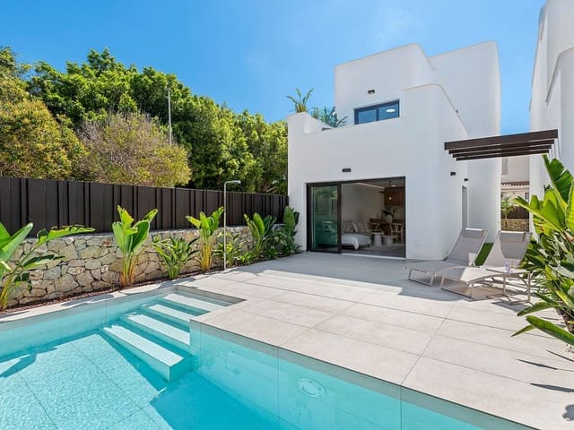 Chalet de 4 habitaciones en Mil Palmeras, Pilar de la Horadada en venta con piscina garaje - 729.900 € (Ref: 9892672)