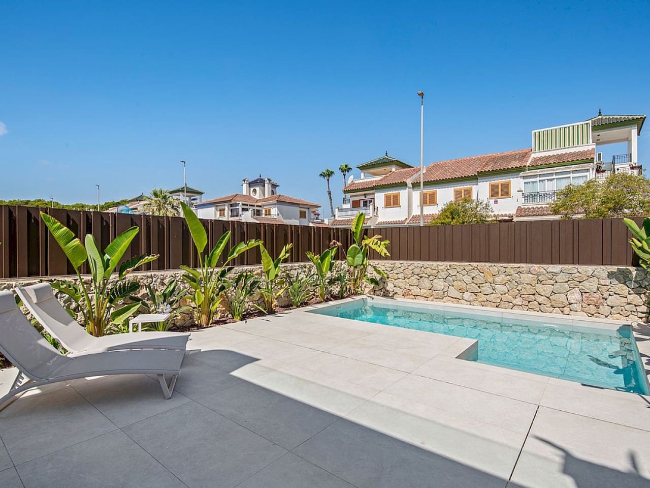 Chalet de 4 habitaciones en Pilar de la Horadada en venta con piscina garaje - 729.900 € (Ref: 9892672)