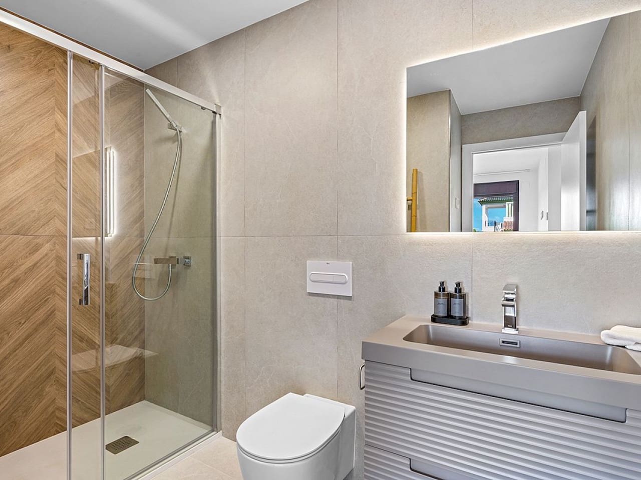 Chalet de 4 habitaciones en Pilar de la Horadada en venta con piscina garaje - 729.900 € (Ref: 9892672)