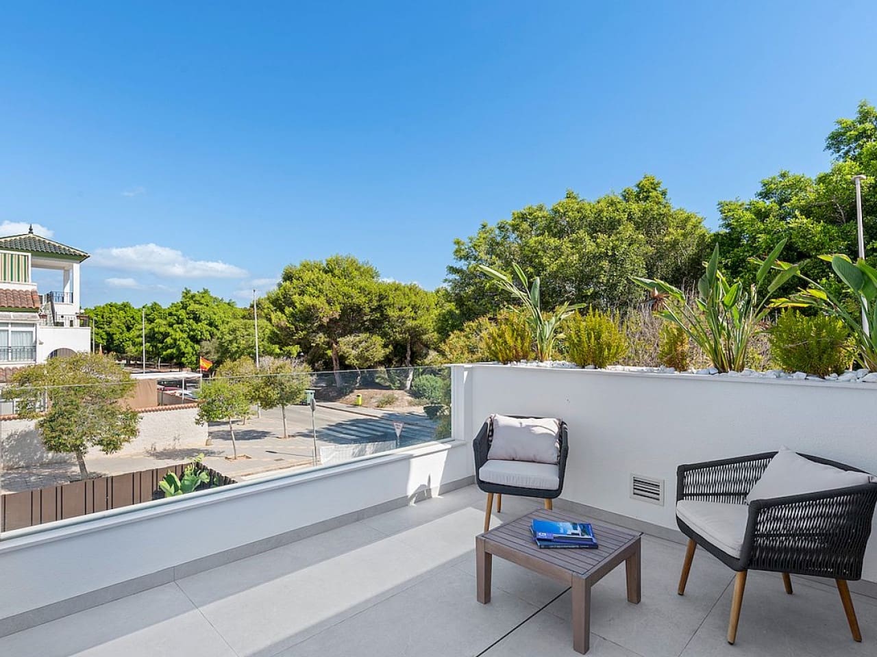Chalet de 4 habitaciones en Pilar de la Horadada en venta con piscina garaje - 729.900 € (Ref: 9892672)