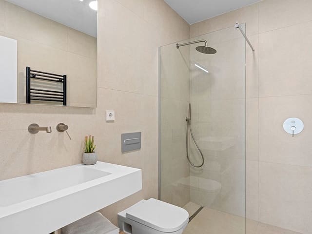 Chalet de 3 habitaciones en Los Alcázares en venta con piscina - 1.000.000 € (Ref: 9892673)