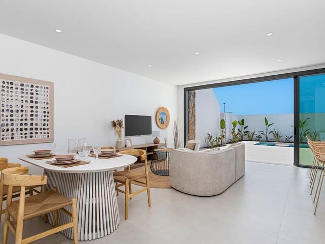 Chalet de 3 habitaciones en Los Alcázares en venta con piscina - 1.000.000 € (Ref: 9892673)