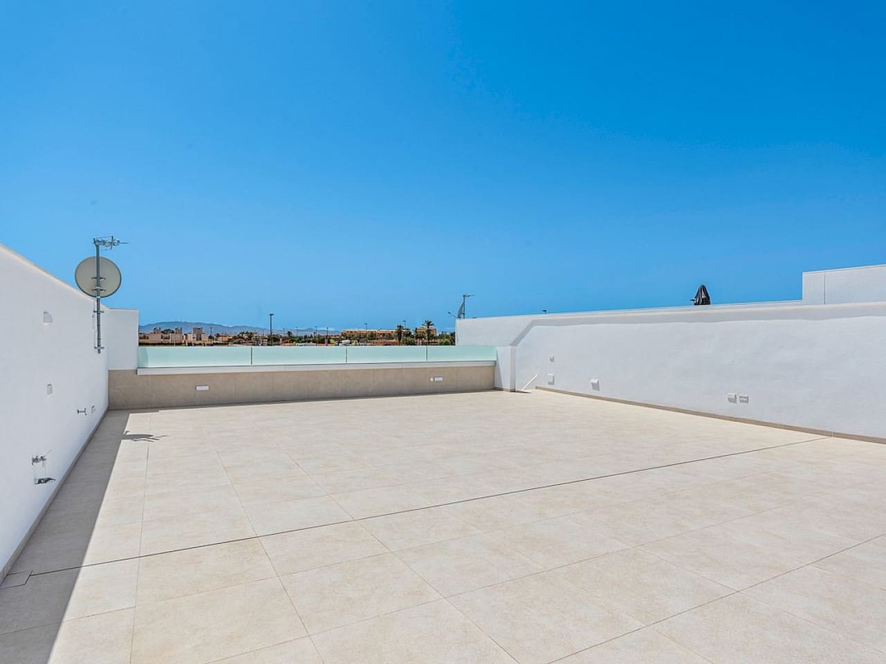 3 slaapkamer Villa te koop in Los Alcazares met zwembad - € 1.000.000 (Ref: 9892673)