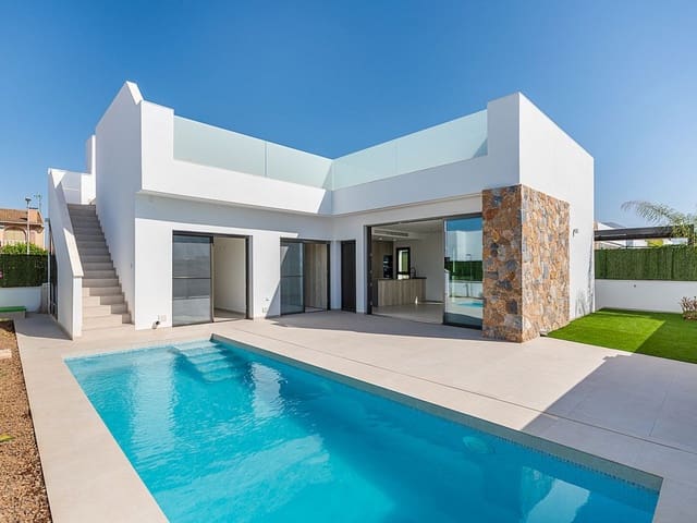 Chalet de 3 habitaciones en Los Alcázares en venta con piscina - 1.000.000 € (Ref: 9892673)