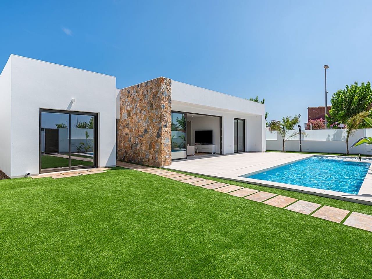 3 slaapkamer Villa te koop in Los Alcazares met zwembad - € 1.000.000 (Ref: 9892673)