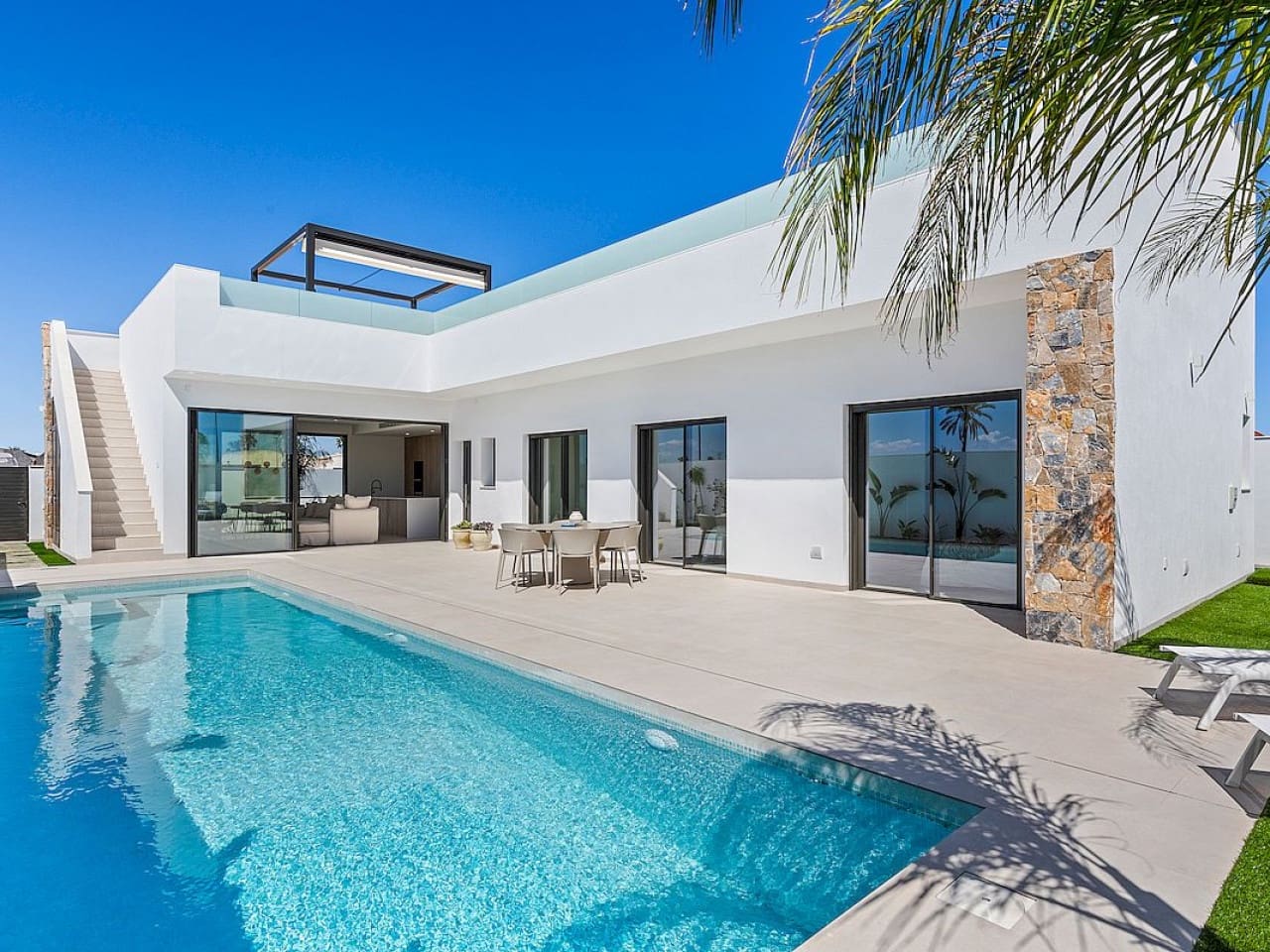 3 slaapkamer Villa te koop in Los Alcazares met zwembad - € 1.000.000 (Ref: 9892673)