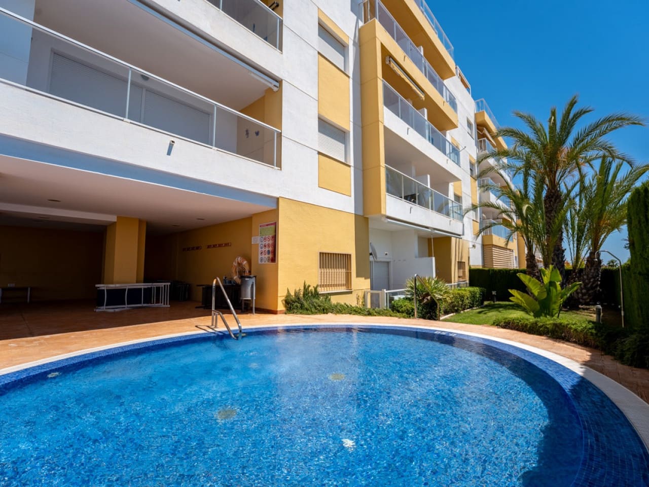 2 soveværelse Lejlighed til salg i Villamartin med swimmingpool garage - € 269.000 (Ref: 9892674)