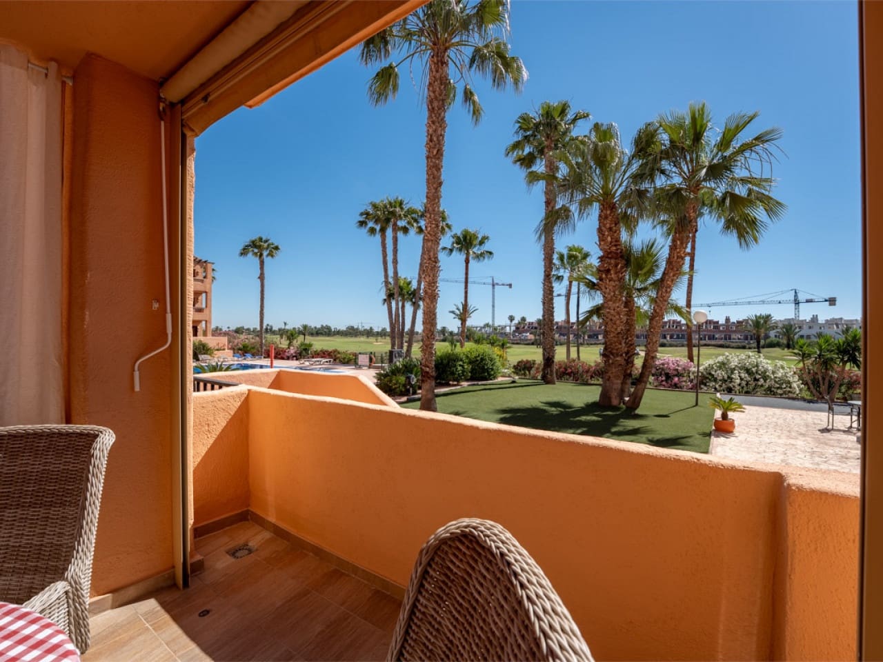 2 soverom Leilighet til salgs i Los Alcazares med svømmebasseng garasje - € 209 900 (Ref: 9892675)