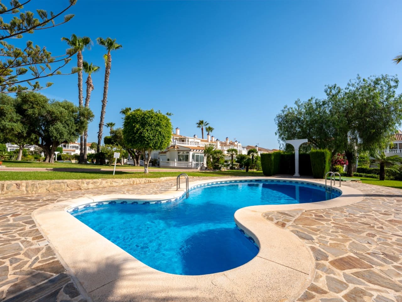 2 soverom Villa til salgs i Los Balcones med svømmebasseng - € 339 900 (Ref: 9934451)