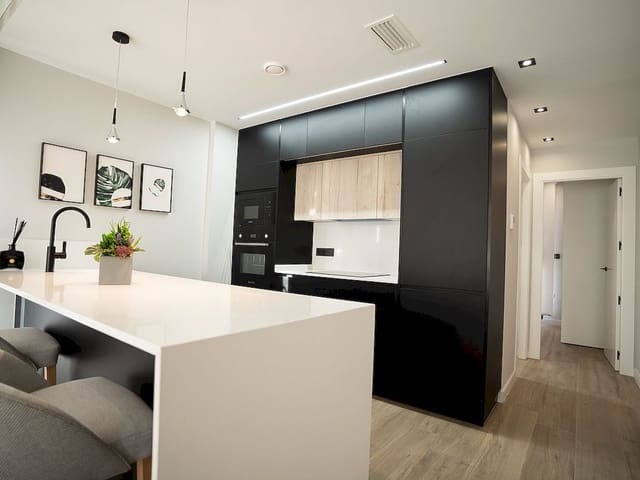 Adosado de 3 habitaciones en Punta Prima, Orihuela en venta con piscina garaje - 370.000 € (Ref: 9963401)
