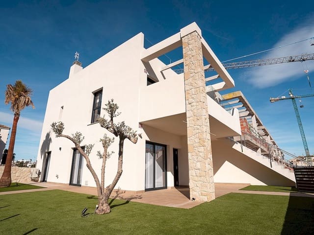 Adosado de 3 habitaciones en Punta Prima, Orihuela en venta con piscina garaje - 370.000 € (Ref: 9963401)