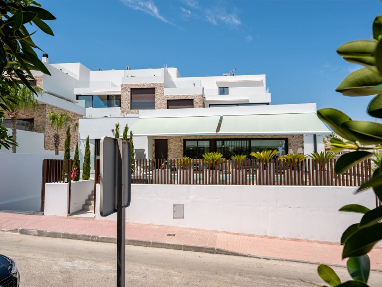 3 bedroom Villa for sale in Ciudad Quesada with pool garage - € 930,000 (Ref: 9970816)