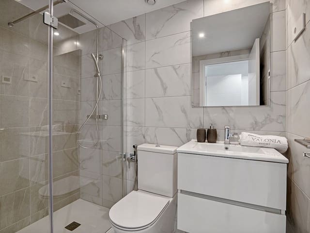 Apartamento de 2 habitaciones en Punta Prima, Orihuela en venta con piscina garaje - 350.000 € (Ref: 9997259)