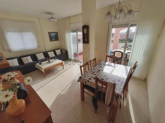 Penthouse de 3 chambres à louer à Torredembarra avec piscine garage - 700 € (Ref: 10041443)