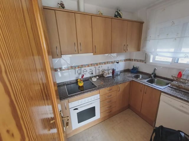 Penthouse de 3 chambres à louer à Torredembarra avec piscine garage - 700 € (Ref: 10041443)