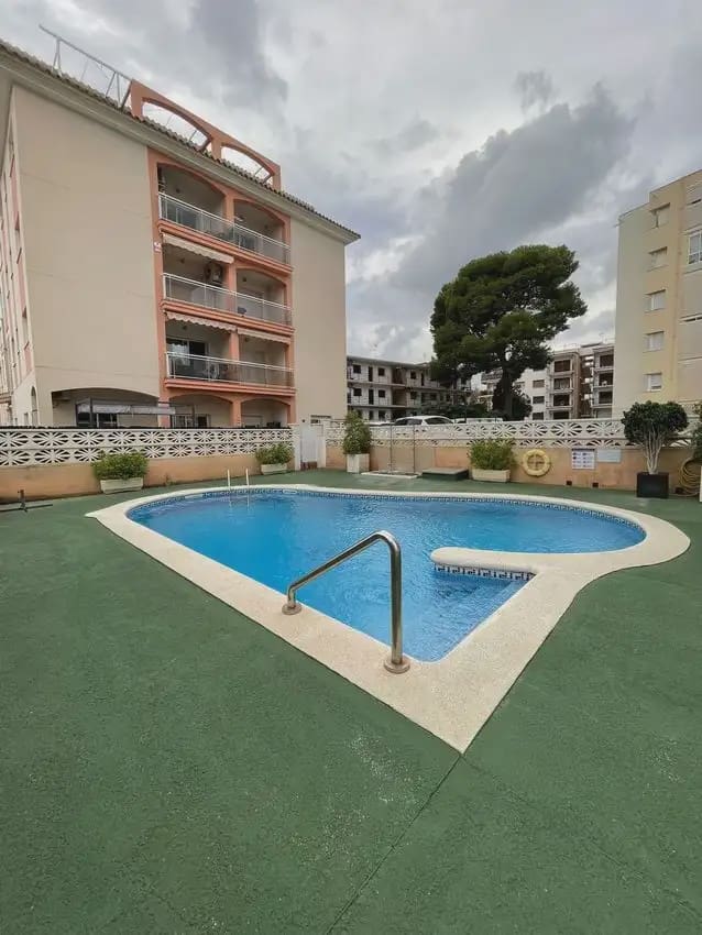 3 soveværelse Penthouse til leje i Torredembarra med swimmingpool garage - € 700 (Ref: 10041443)