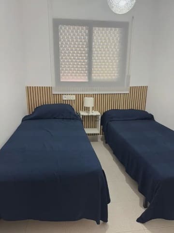 Villa/Maison Mitoyenne de 3 chambres à louer à Torredembarra avec piscine garage - 950 € (Ref: 10041444)