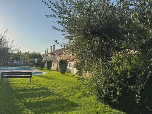 Villa/Maison Mitoyenne de 3 chambres à louer à Torredembarra avec piscine garage - 950 € (Ref: 10041444)