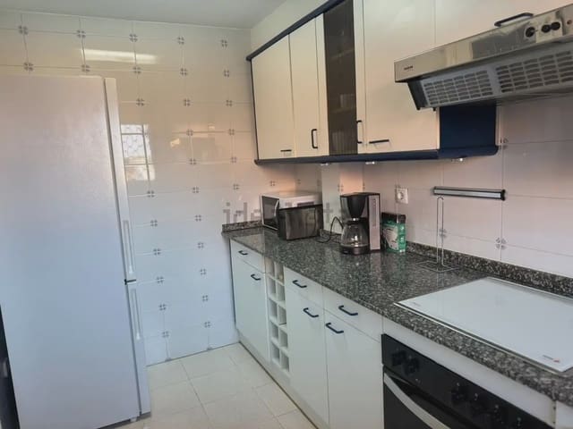 Villa/Maison Mitoyenne de 3 chambres à louer à Torredembarra avec piscine garage - 950 € (Ref: 10041444)