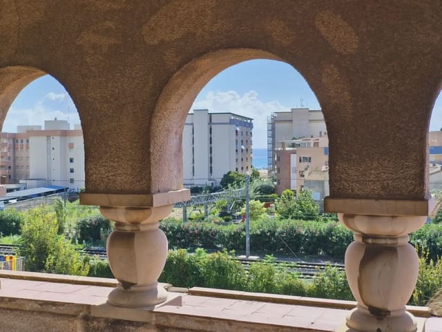 8 sypialnia Willa na sprzedaż w Torredembarra z garażem - 900 000 € (Ref: 10090050)