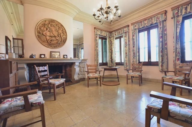 8 sypialnia Willa na sprzedaż w Torredembarra z garażem - 900 000 € (Ref: 10090050)
