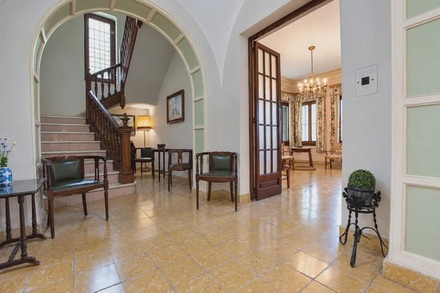 8 slaapkamer Villa te koop in Torredembarra met garage - € 800.000 (Ref: 10090050)