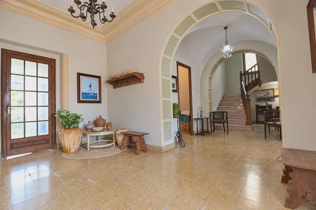 8 slaapkamer Villa te koop in Torredembarra met garage - € 800.000 (Ref: 10090050)