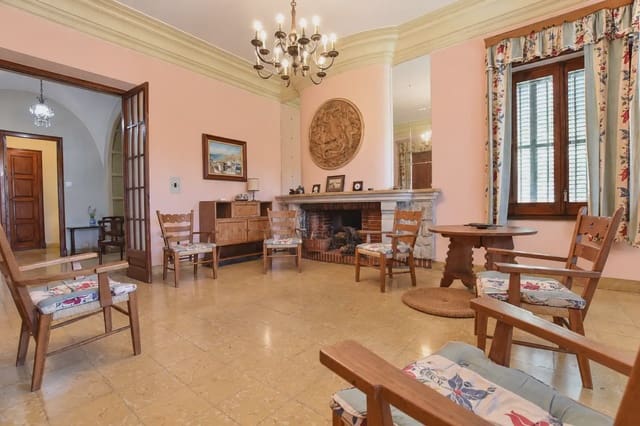 8 slaapkamer Villa te koop in Torredembarra met garage - € 800.000 (Ref: 10090050)