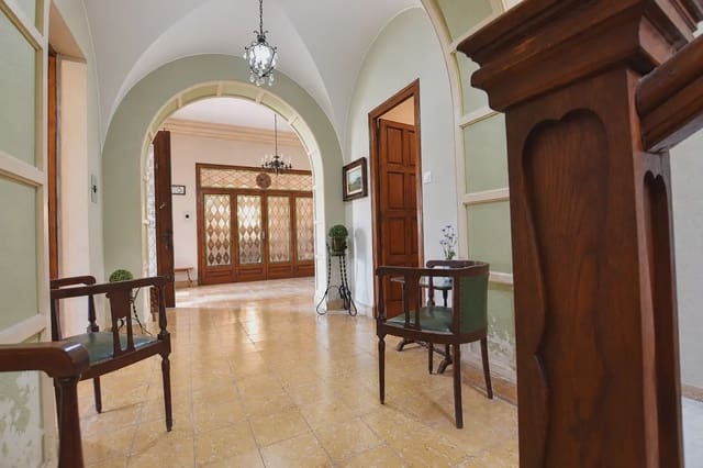 8 slaapkamer Villa te koop in Torredembarra met garage - € 800.000 (Ref: 10090050)