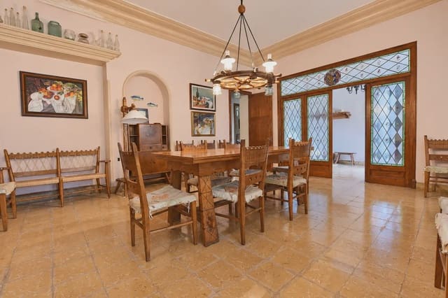 8 slaapkamer Villa te koop in Torredembarra met garage - € 800.000 (Ref: 10090050)