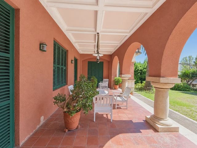 8 slaapkamer Villa te koop in Torredembarra met garage - € 800.000 (Ref: 10090050)