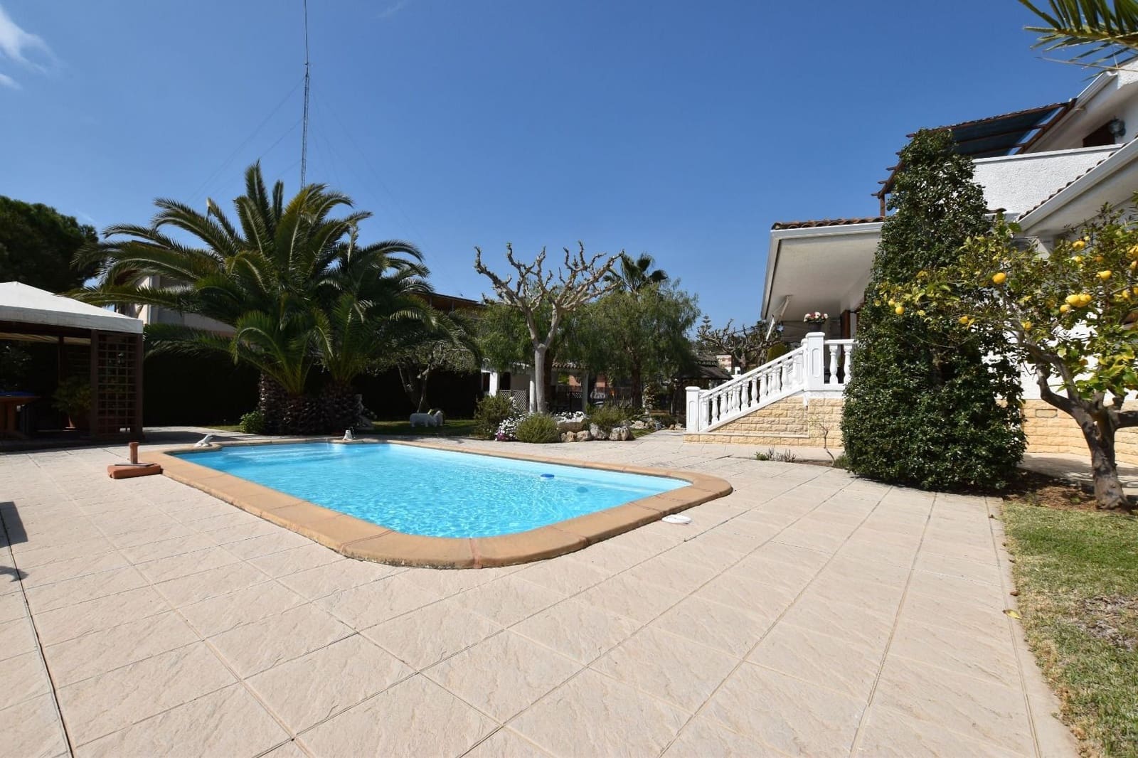 4 bedroom Villa for sale in Tarragona city with pool garage - € 775,000 (Ref: 4798895)