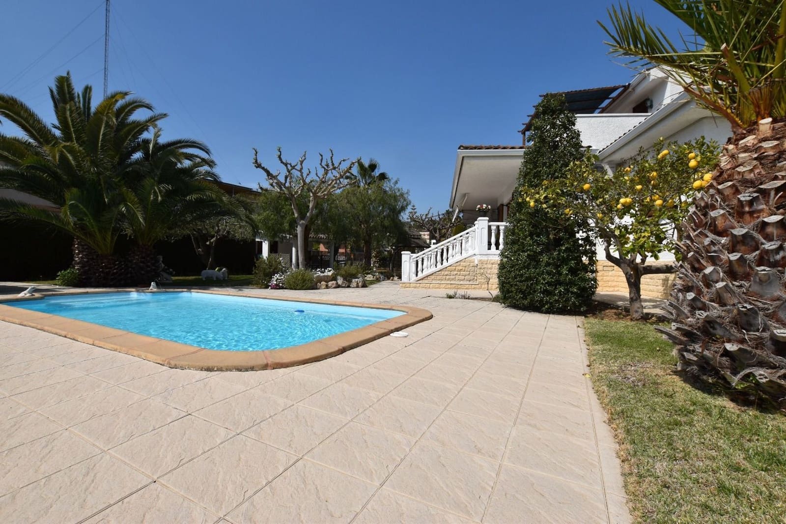 4 bedroom Villa for sale in Tarragona city with pool garage - € 775,000 (Ref: 4798895)