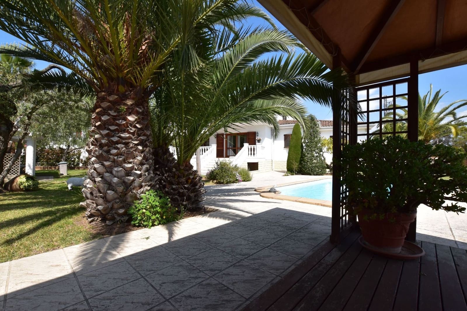 4 bedroom Villa for sale in Tarragona city with pool garage - € 775,000 (Ref: 4798895)