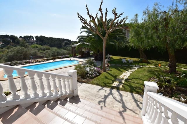 4 bedroom Villa for sale in Tarragona city with pool garage - € 775,000 (Ref: 4798895)