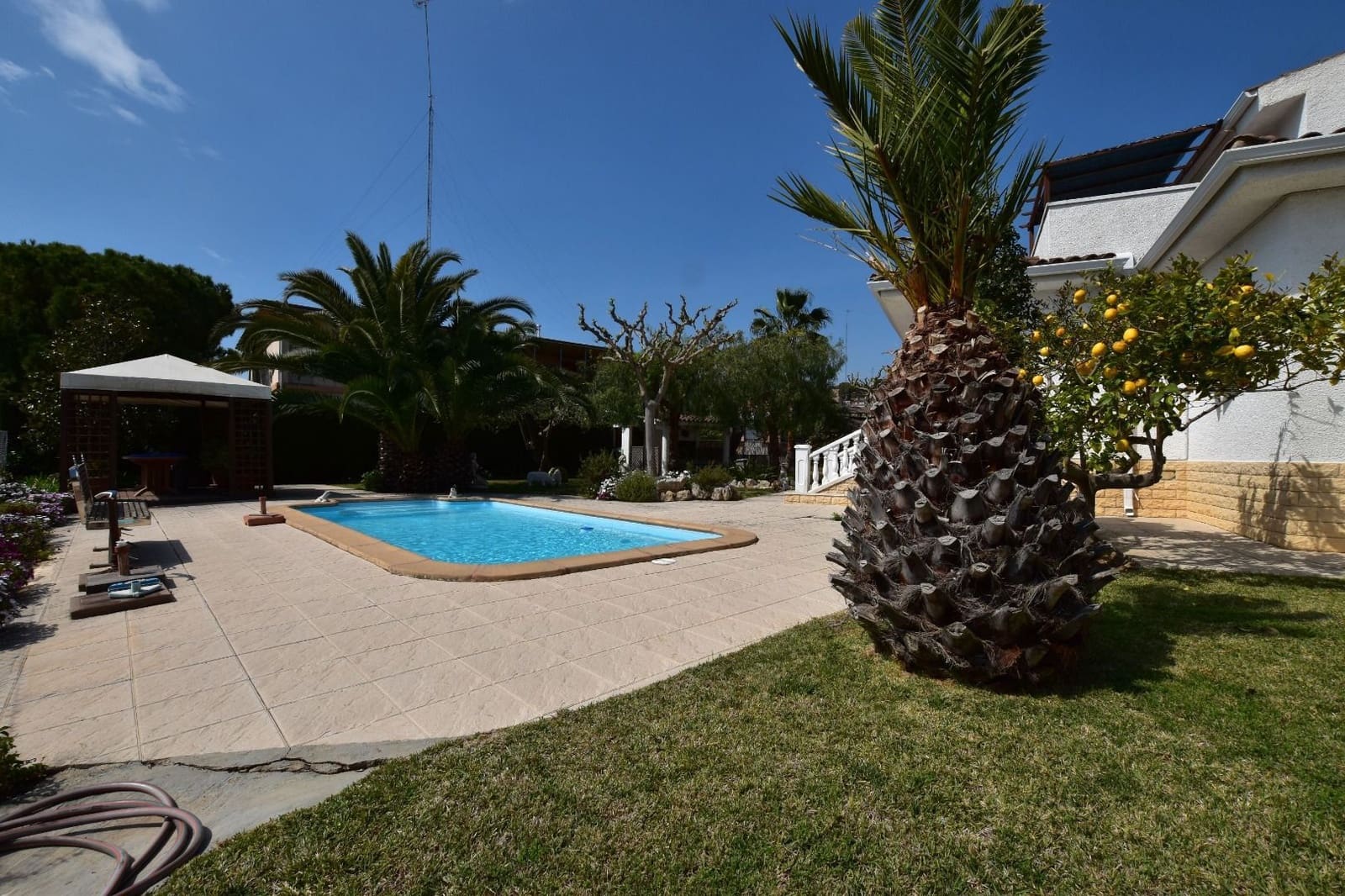 4 bedroom Villa for sale in Tarragona city with pool garage - € 775,000 (Ref: 4798895)