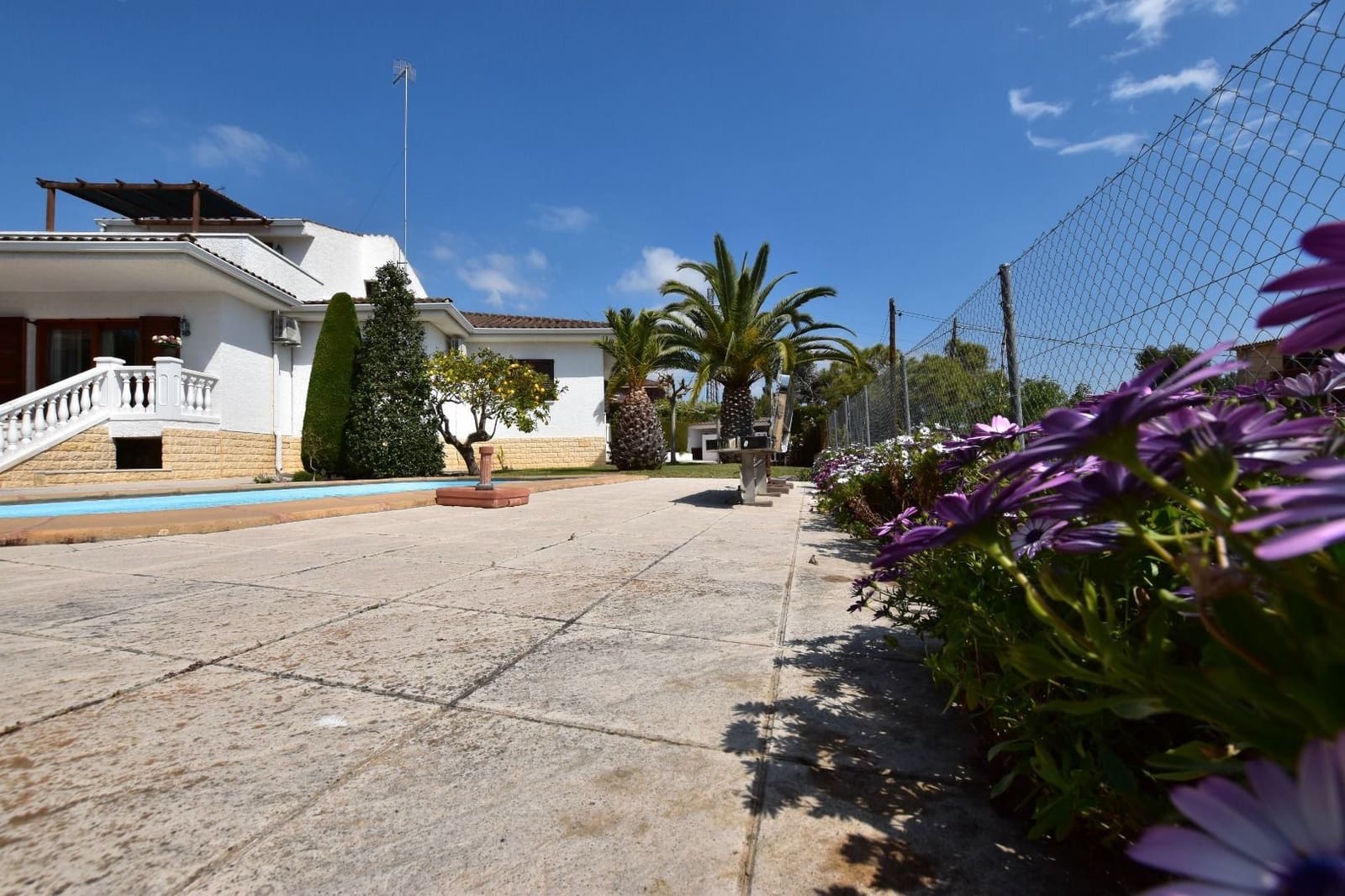 4 bedroom Villa for sale in Tarragona city with pool garage - € 775,000 (Ref: 4798895)