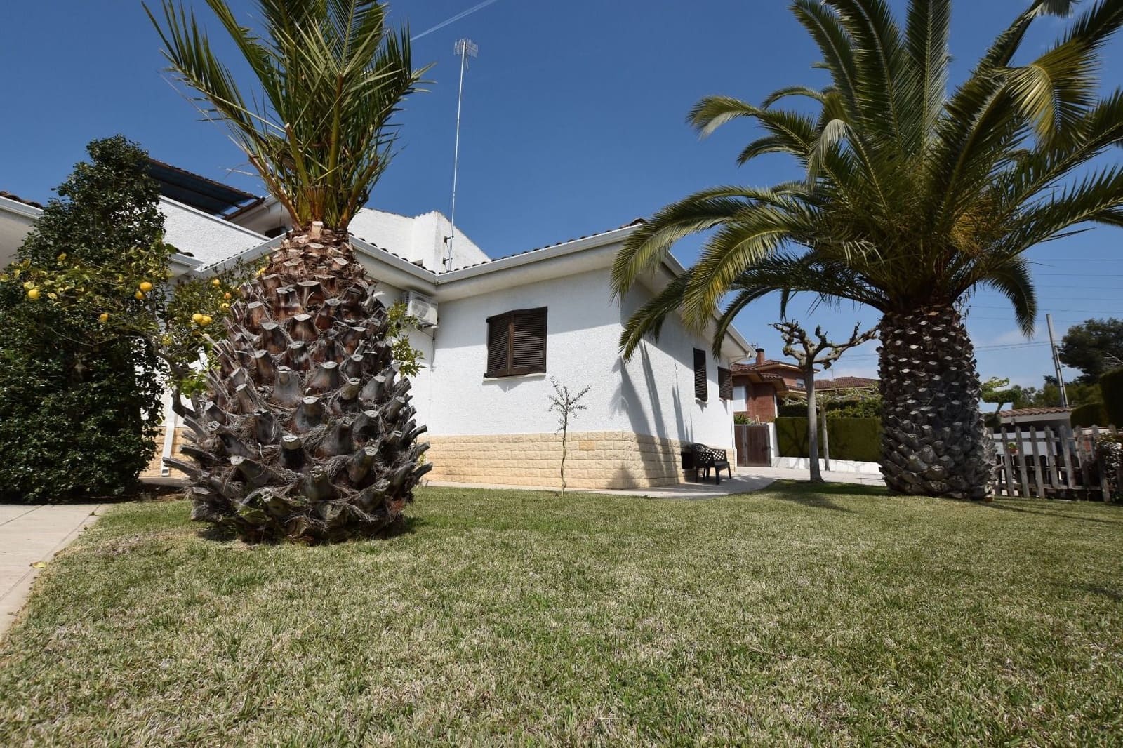 4 bedroom Villa for sale in Tarragona city with pool garage - € 775,000 (Ref: 4798895)