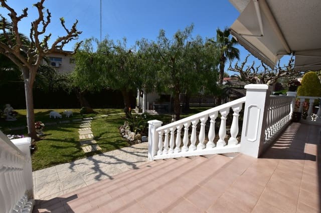 4 bedroom Villa for sale in Tarragona city with pool garage - € 775,000 (Ref: 4798895)