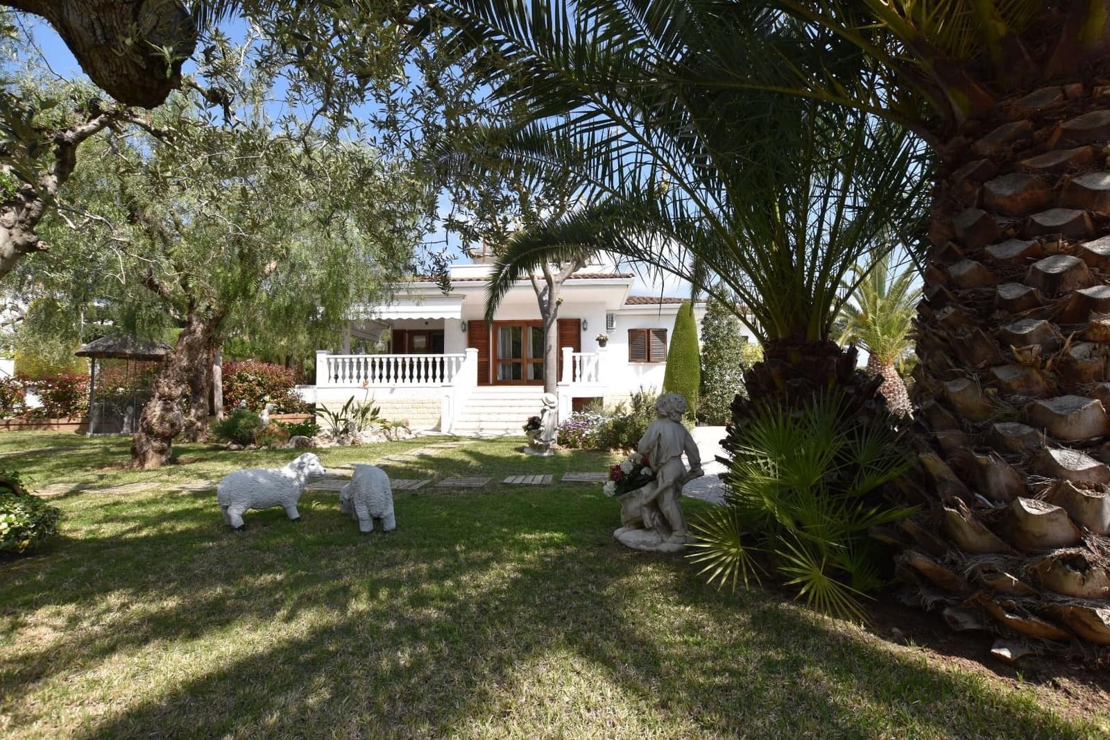 4 bedroom Villa for sale in Tarragona city with pool garage - € 775,000 (Ref: 4798895)