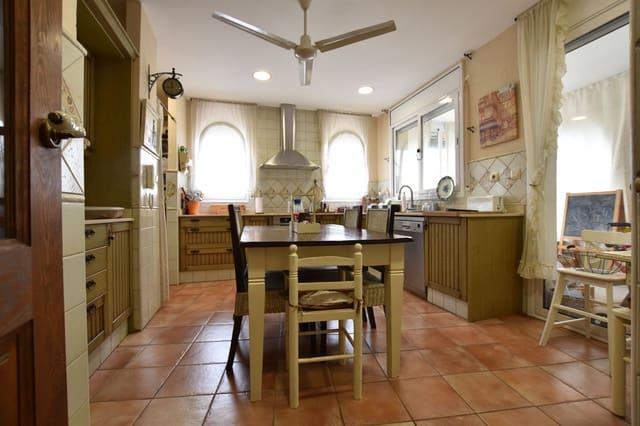 4 bedroom Villa for sale in La Pobla de Montornès with garage - € 417,000 (Ref: 6118669)