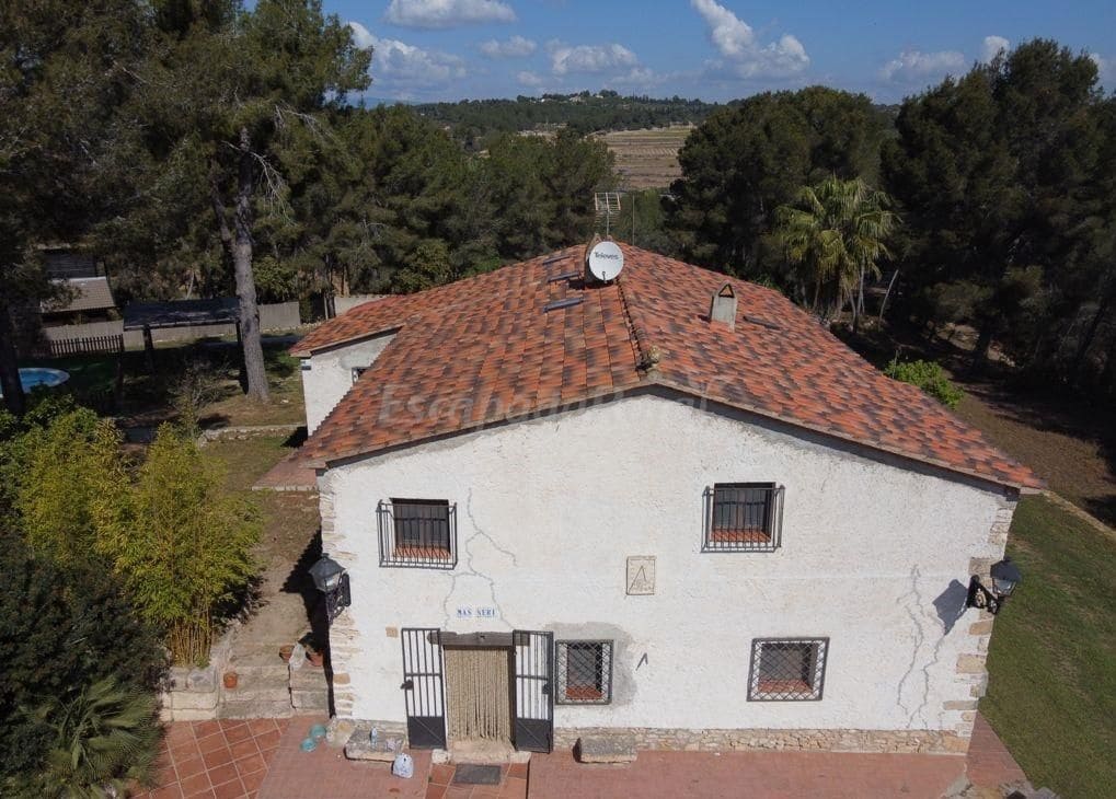 4 soveværelse Finca/Landehus til salg i El Catllar med swimmingpool garage - € 1.050.000 (Ref: 7563450)